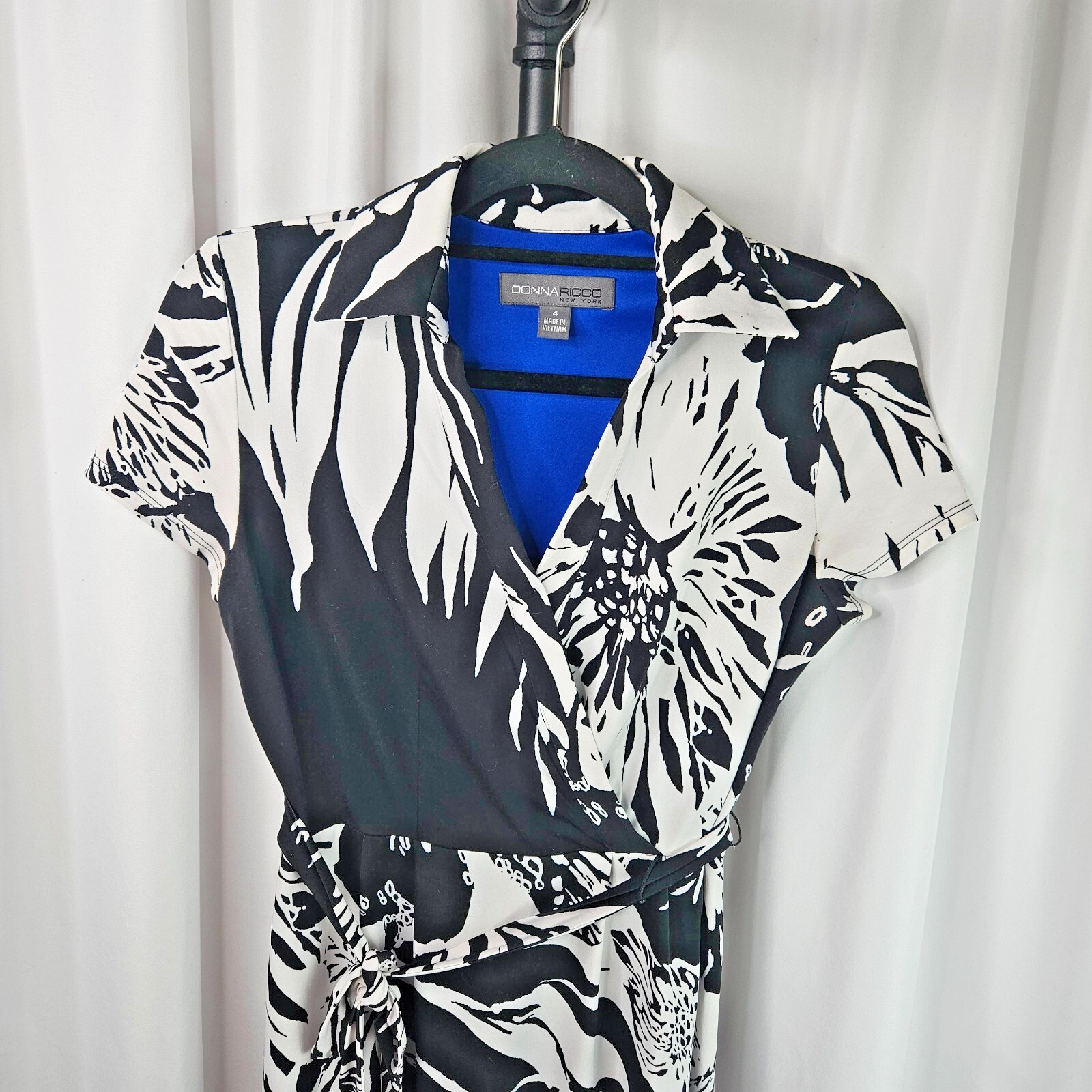 Donna Ricco Short Sleeve Black & White Floral Wrap Dress With Belt Sz 4 Elegant