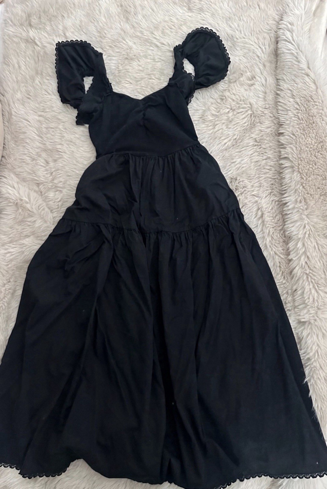 Love the Label Women’s S Black Solid V-Neck Tiered Ruffle Puff Sleeve Midi