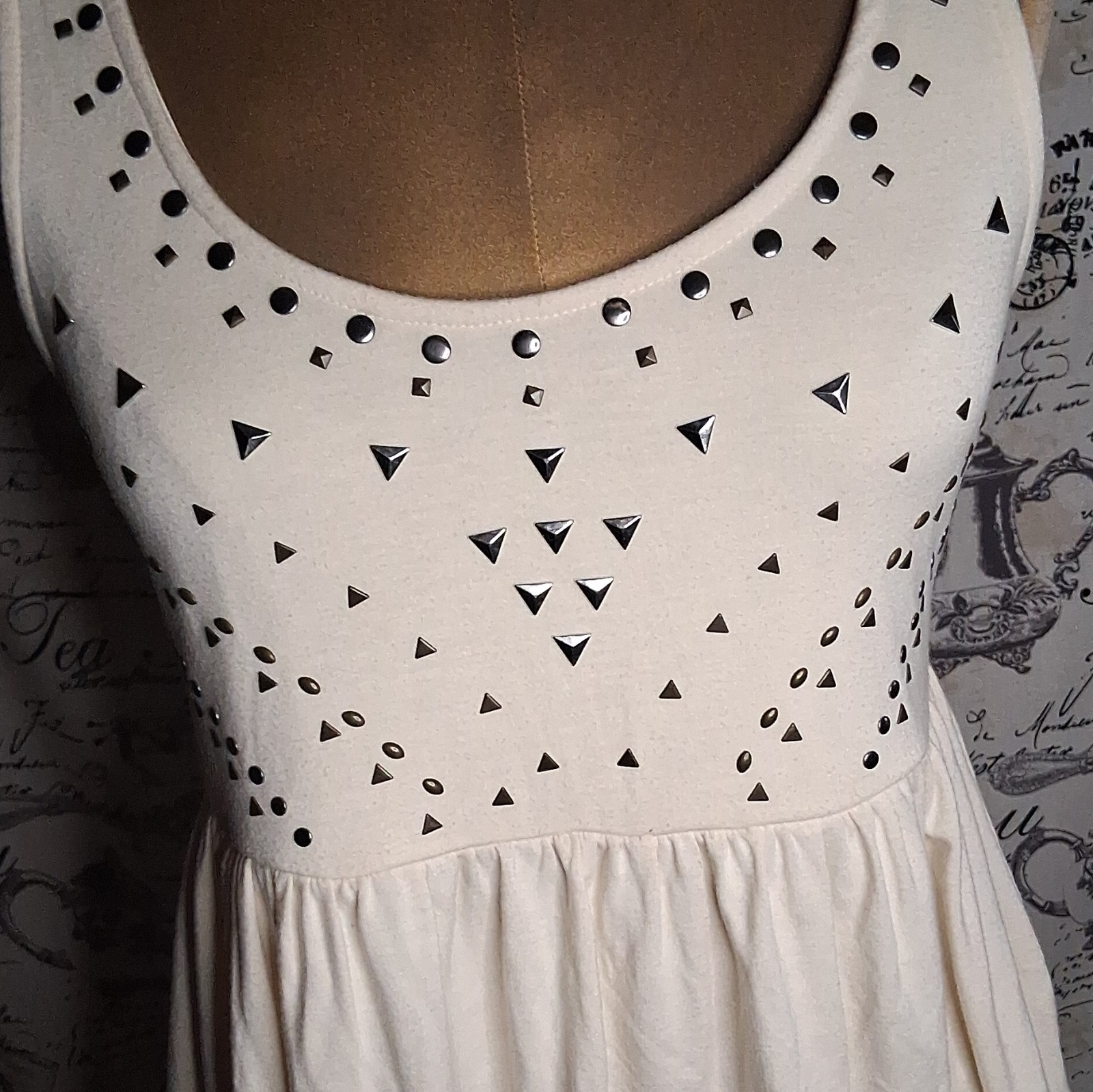 Decree Ivory Scoop Neck Sleeveless Studded Heart Stretch Babydoll Top Women’s M