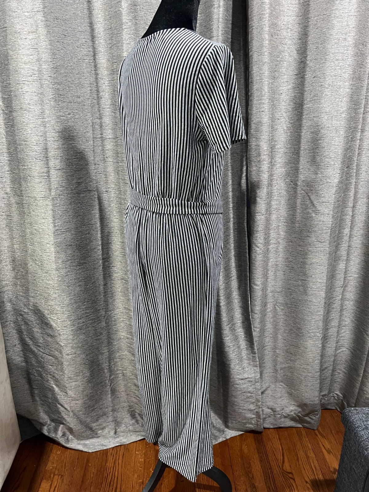 NWOT A New Day Pin striped romper elastic tied waist V neck wide leg size S