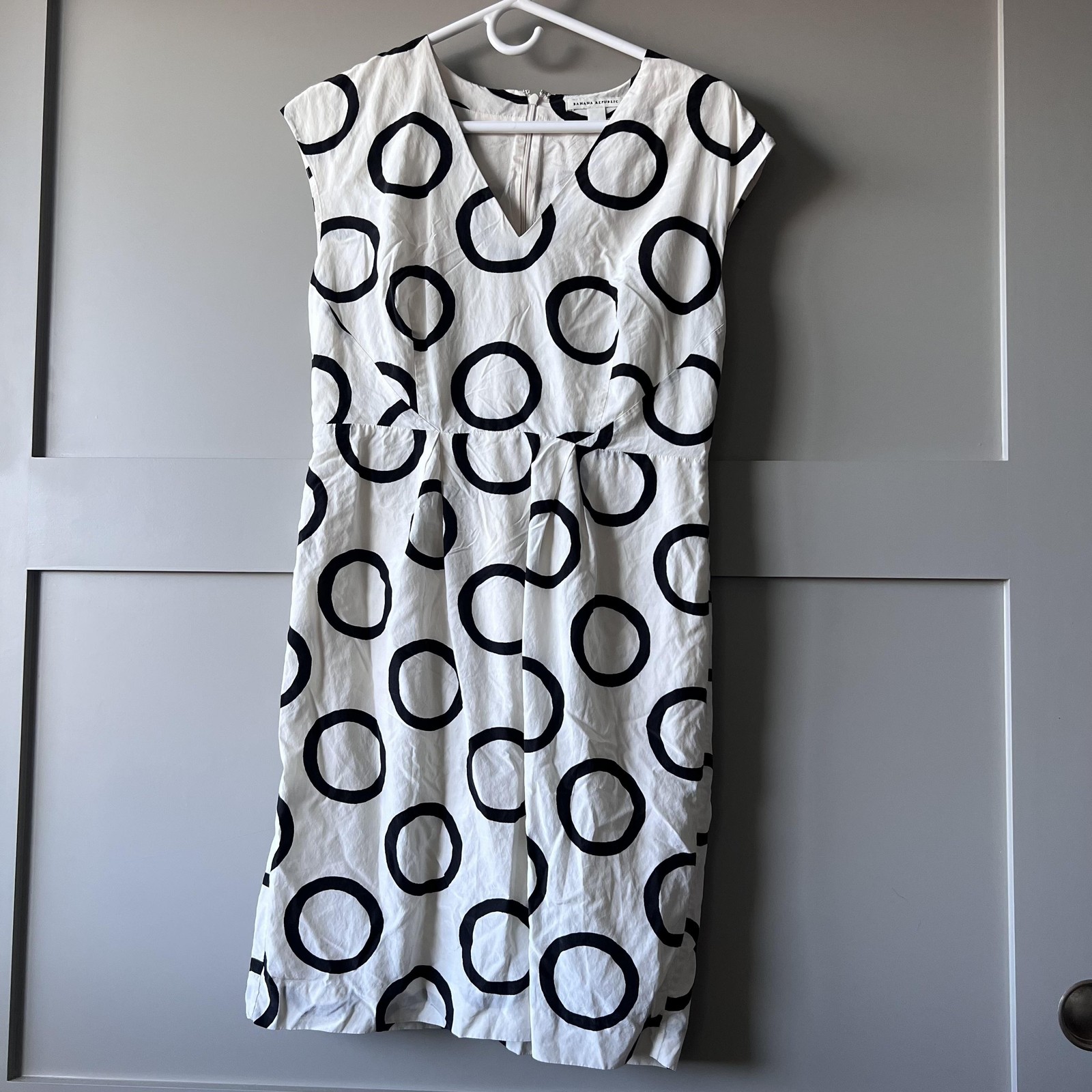 Banana Republic Dress Womens 10 White Black Circle Dot Silk V Neck Sheath Lined