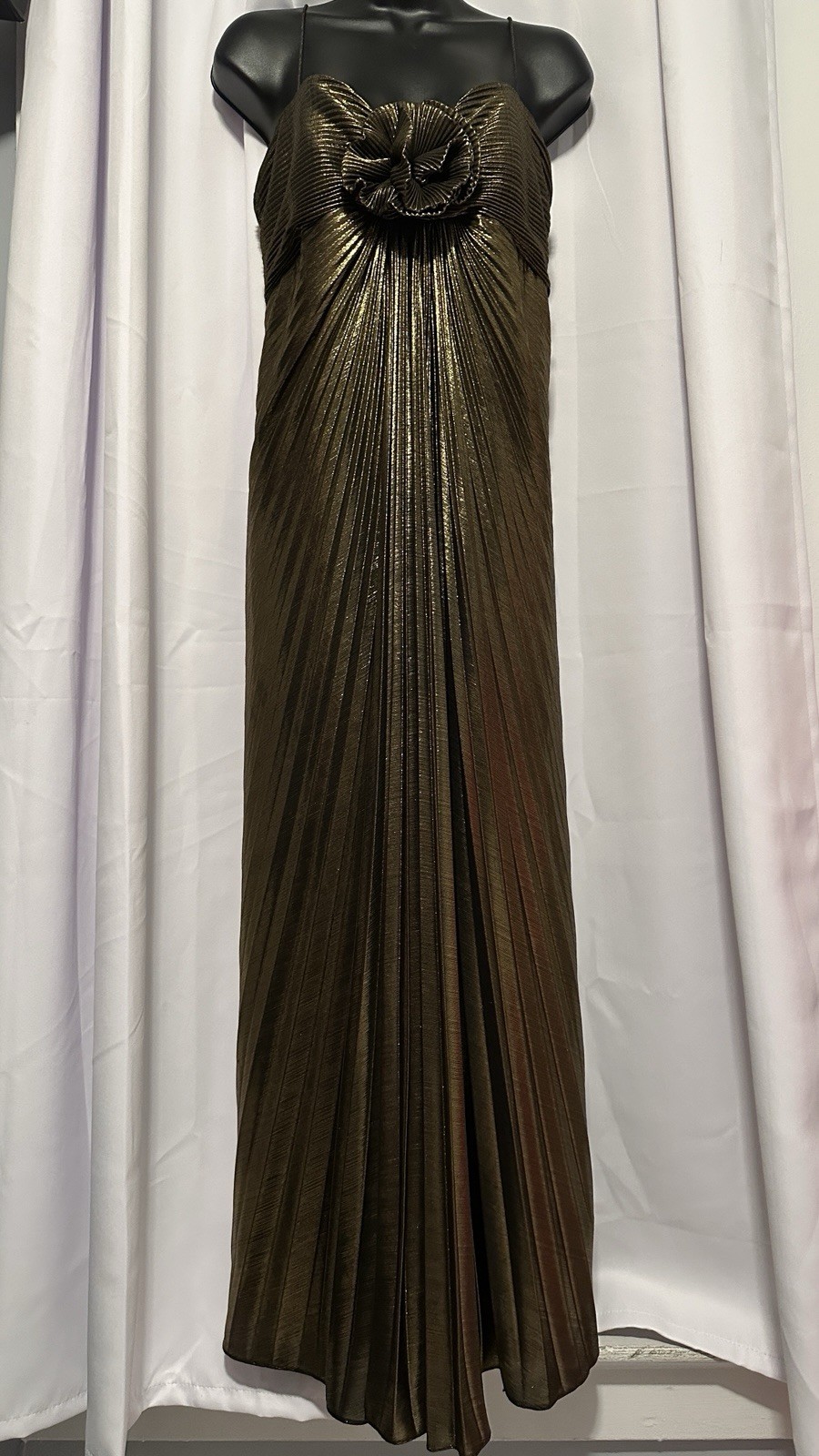 Mac Duggal Gold Metallic Pleated Maxi Dress Sz 6 Sweetheart Spaghetti Strap