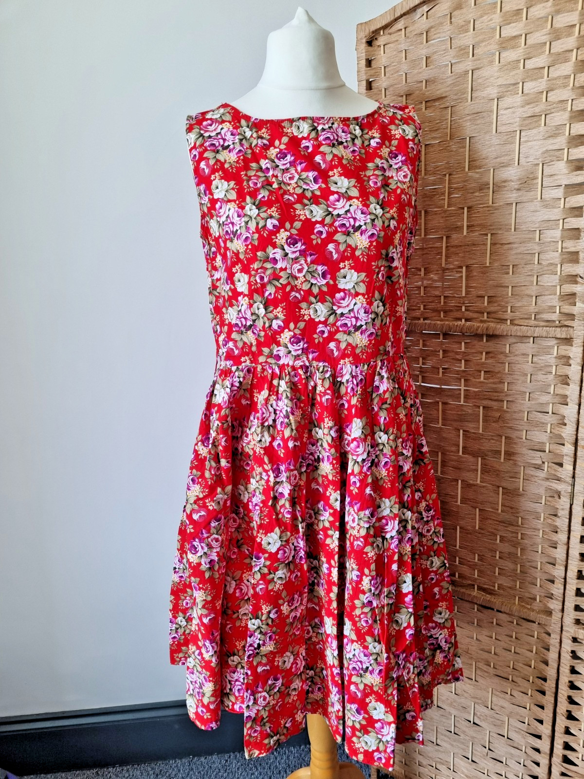 Lindy Bop Vintage Red Ditsy FLoral Fit & Flare Dress Size 12/4 summer ready M
