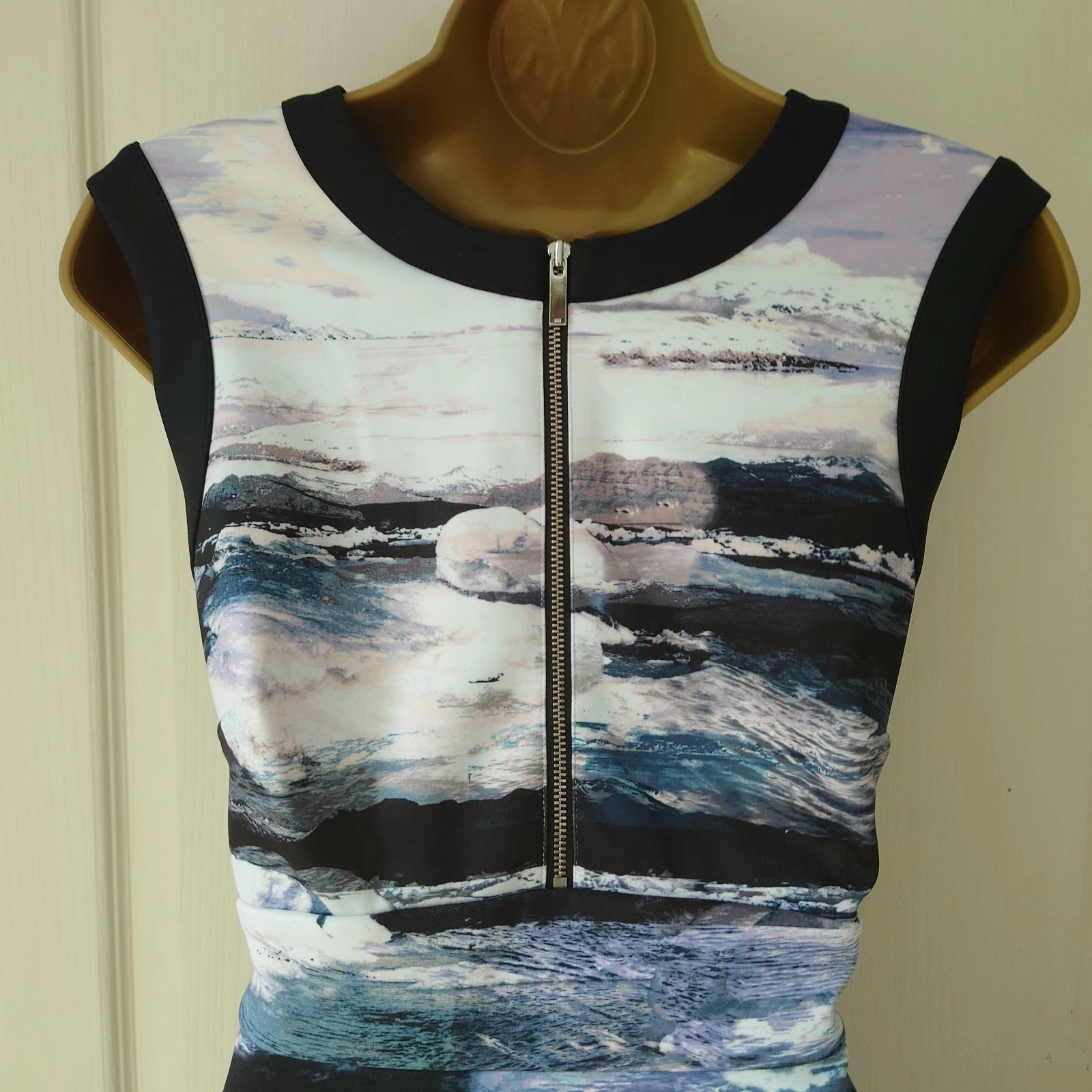 Karen Millen Dress 10 Fit & Flare Landscape Sleeveless Above Knee Short Events