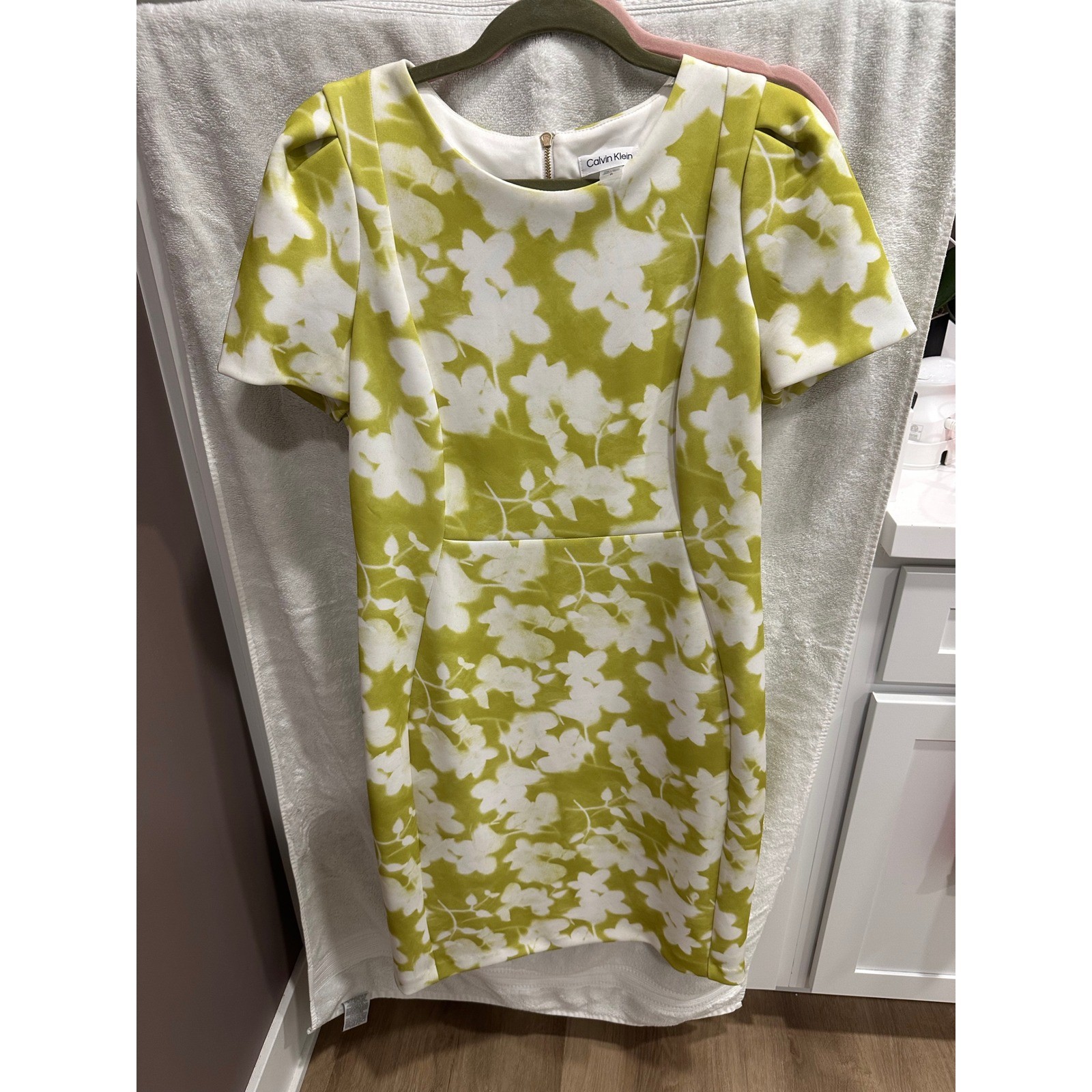 Calvin Klein Chartreuse Green White Floral Puff Sleeve Sheath Dress 14/Scuba