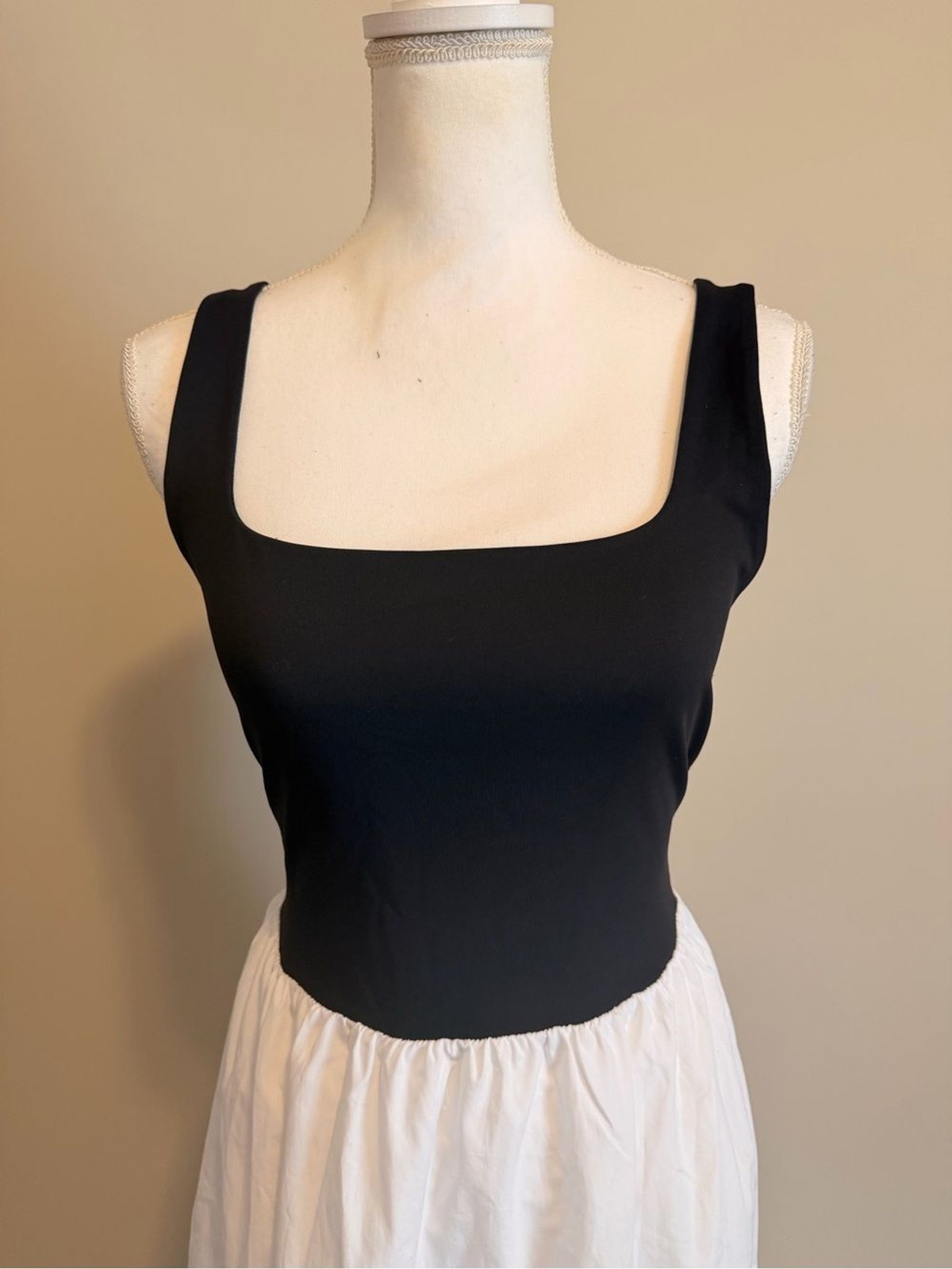 Aritzia Babaton Revive Poplin Fit and Flare Midi dress woman’s size large NWT